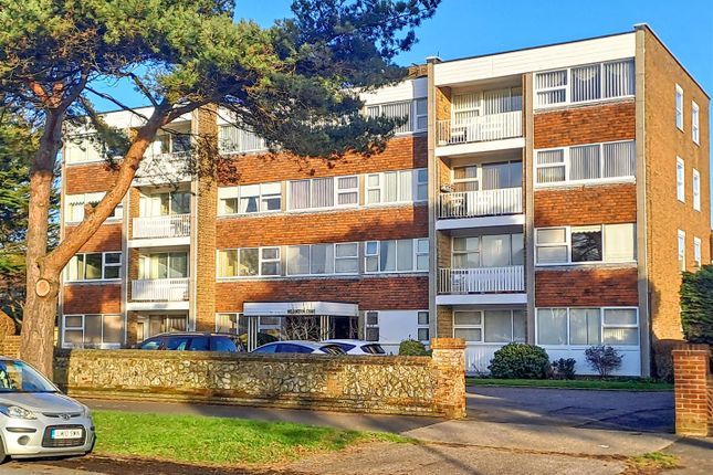 2 bed property, in Wellington Court, £250,000