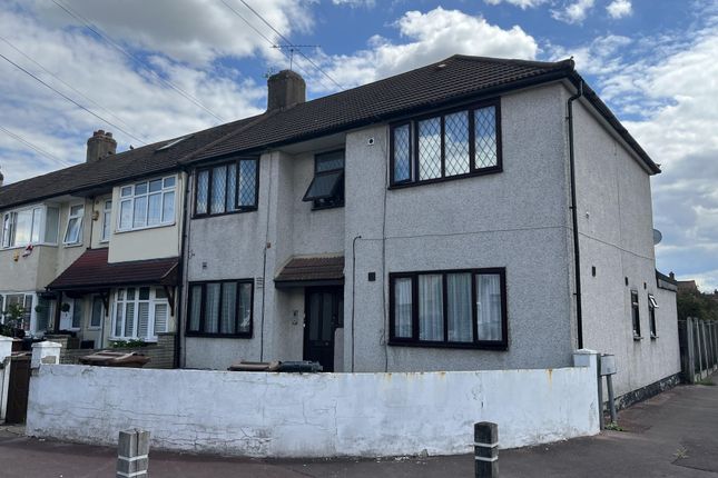 1 bed property, in 90c Auriel Avenue, £90,000