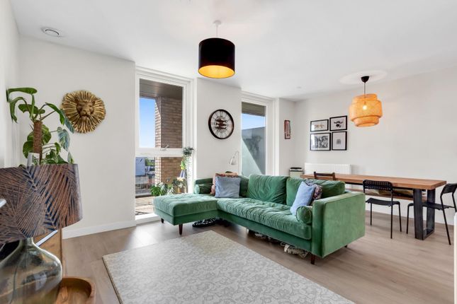 2 bed property, in Coster Avenue, £650,000