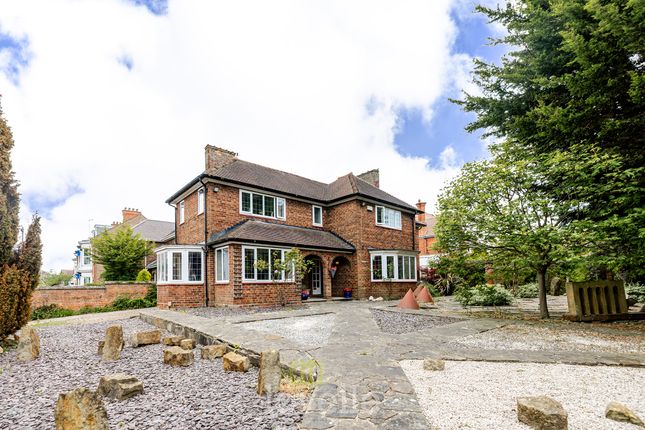 4 bed property, in Queens Parade, £475,000
