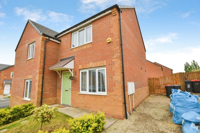 2 bed property, in Claydon Avenue, £130,000