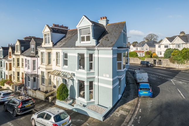 5 bed property, in Gleneagle Road, £425,000