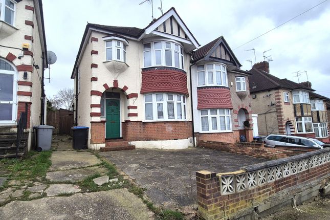 3 bed property, in Hay Lane, £569,995