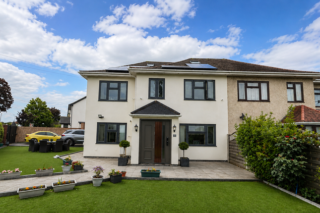 4 bed property, in Lansbury Drive, £950,000