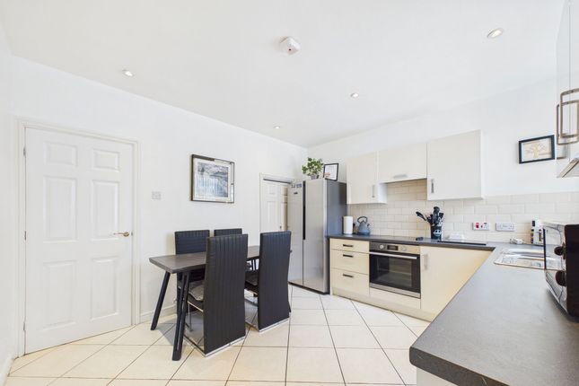 2 bed property, in Pearson Street, £80,000