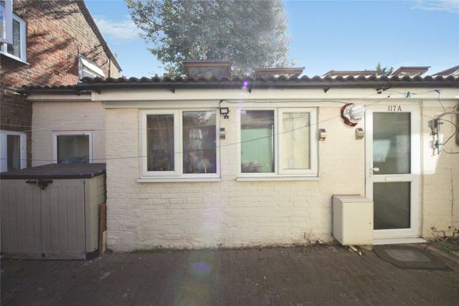 1 bed property, in Wellington Street, £120,000