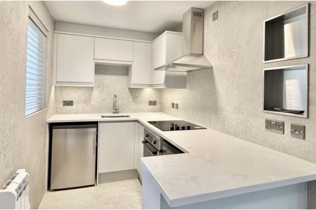 1 bed property, in Wellington Avenue, £125,000