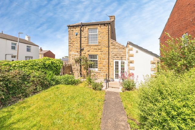 2 bed property, in Kirkgate, £230,000