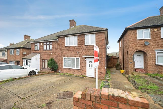 3 bed property, in Warden Avenue, £425,000