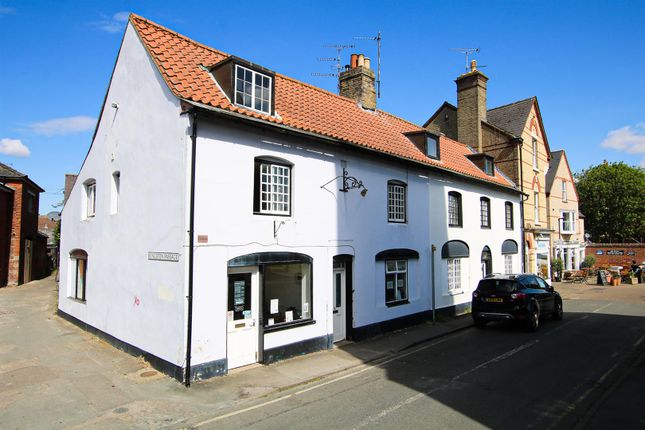 5 bed property, in Park Lane, £400,000