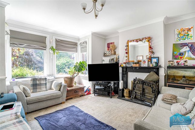 1 bed property, in Woodgrange Avenue, £180,000