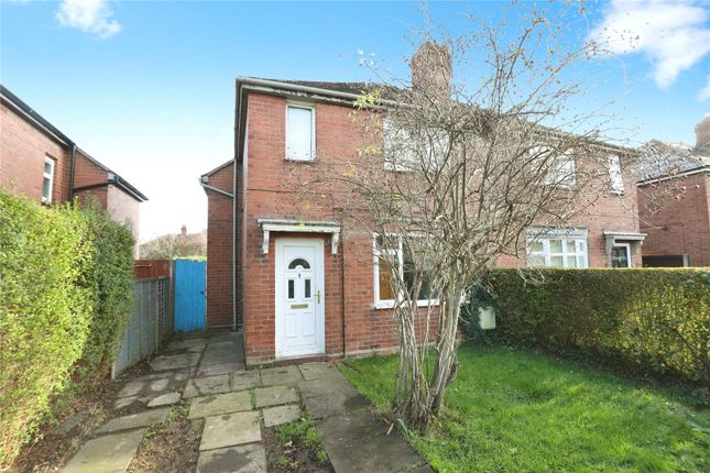2 bed property, in Nutfield Avenue, £120,000