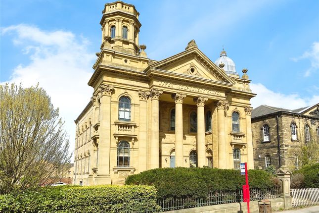 2 bed property, in High Street, £75,000