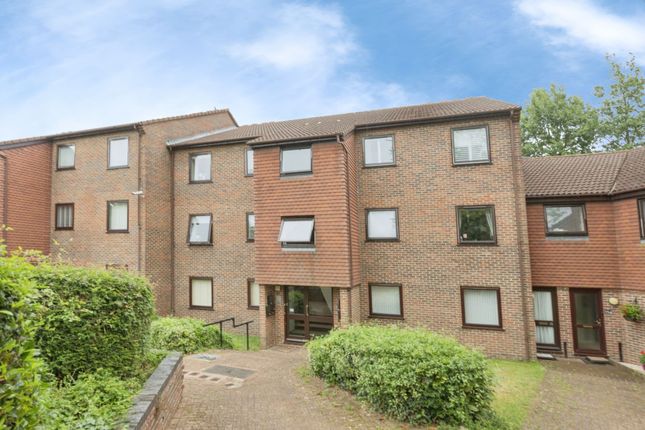 2 bed property, in Meadow Lane, £240,000