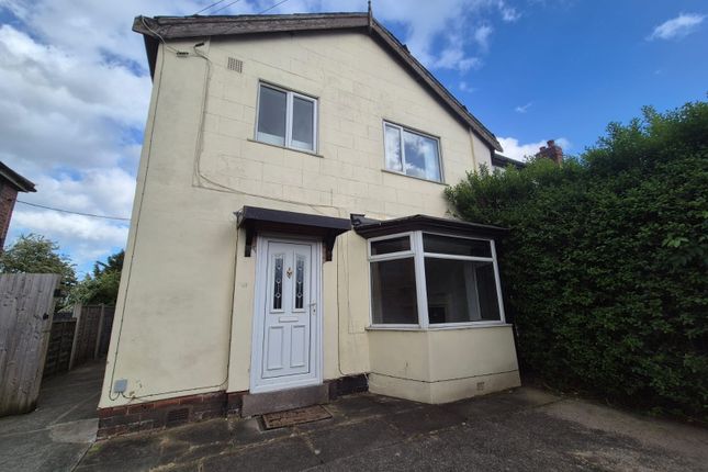2 bed property, in Poole Crescent, £115,000