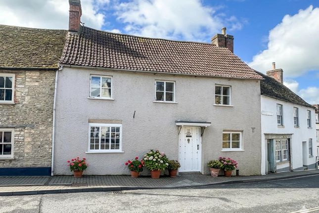 4 bed property, in The Triangle, £525,000