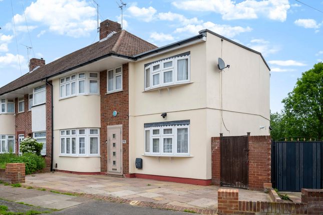 3 bed property, in Merlin Grove, £600,000
