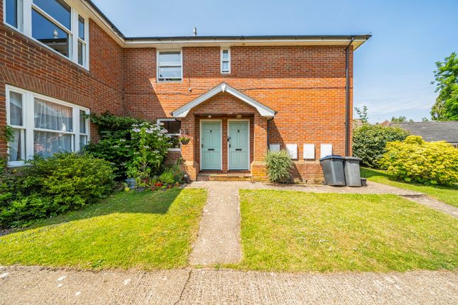 2 bed property, in Summer Hill, £240,000