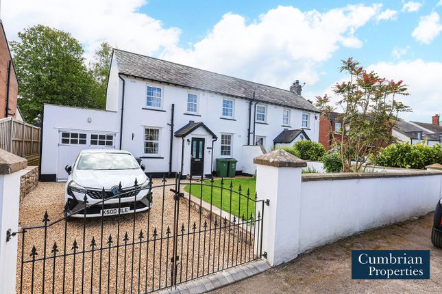 2 bed property, in Cargo, £285,000