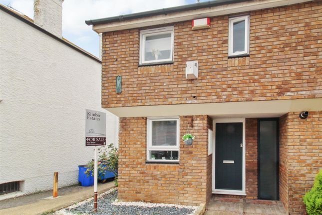 2 bed property, in Middle Wall, £300,000