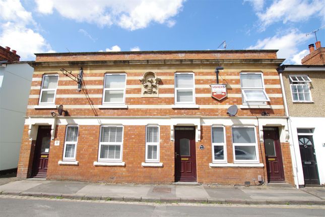 1 bed property, in Union Street, £120,000