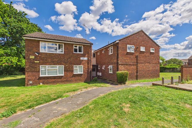 1 bed property, in White Paddock, £170,000