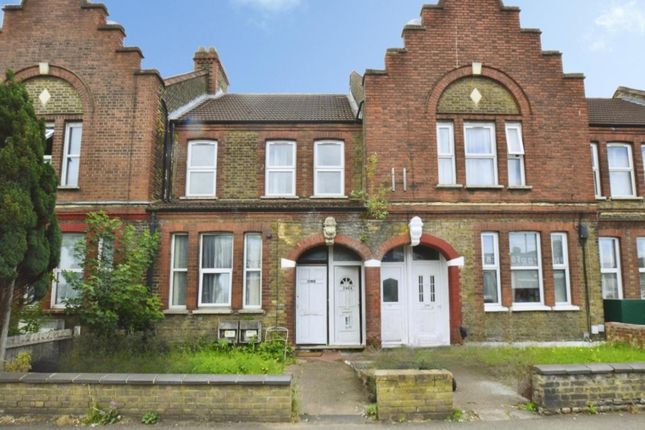 2 bed property, in Lea Bridge Road, £325,000