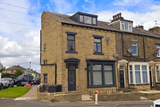 5 bed property, in Hollingwood Lane, £280,000