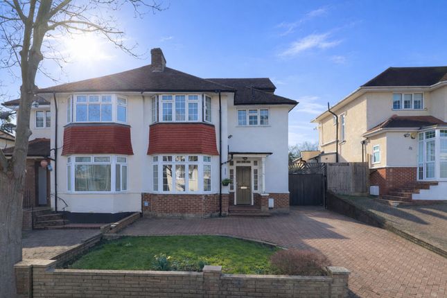 4 bed property, in Glendale Avenue, £800,000