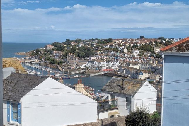 2 bed property, in Harbour View Close, £225,000