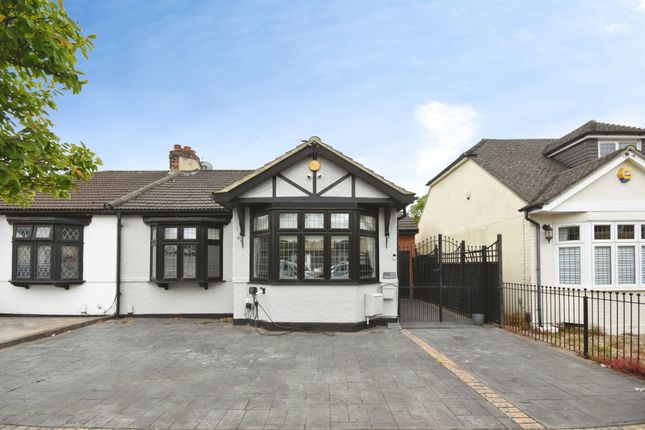 2 bed property, in Stafford Avenue, £550,000