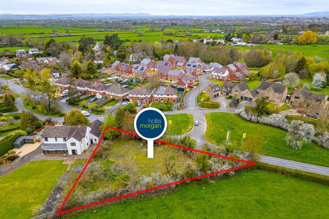 4 bed property, in Leckhampton Lane, £200,000