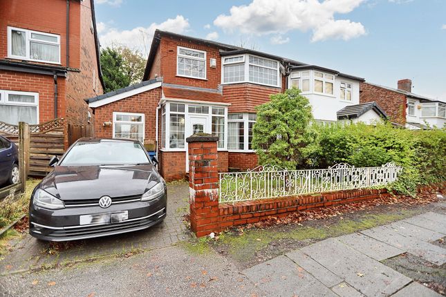 3 bed property, in Fairway, £350,000