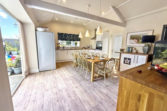 5 bed property, in Abbeytown, £330,000