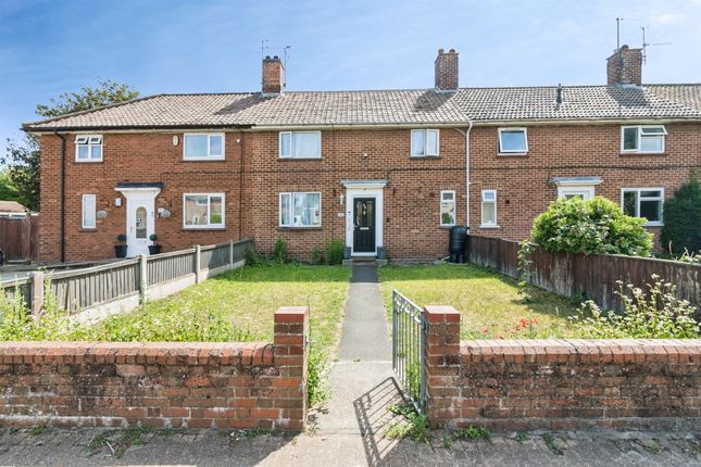 4 bed property, in Notley Road, £200,000