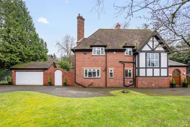 3 bed property, in Hampton Lane, £800,000