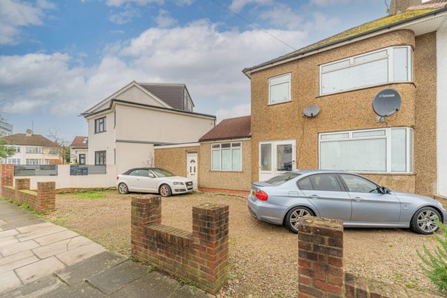 3 bed property, in Apple Grove, £630,000