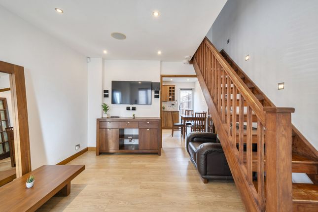 2 bed property, in Henley Drive, £630,000