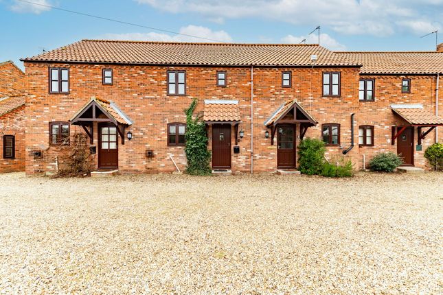 2 bed property, in Chapel Road, £190,000
