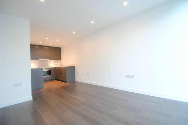 1 bed property, in Pinnacle Apartments, £210,000