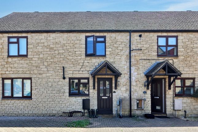 2 bed property, in 46 Campden Close, £300,000