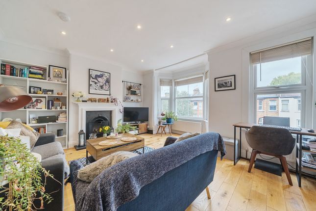 1 bed property, in Shirley Gardens, £350,000