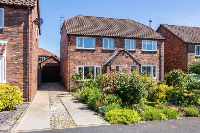 3 bed property, in Town End Close, £240,000