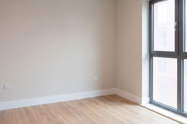 1 bed property, in Stretford M32, £191,000