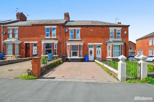 4 bed property, in Greenway Road, £260,000