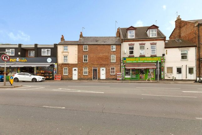 2 bed property, in Barrack Road, £160,000