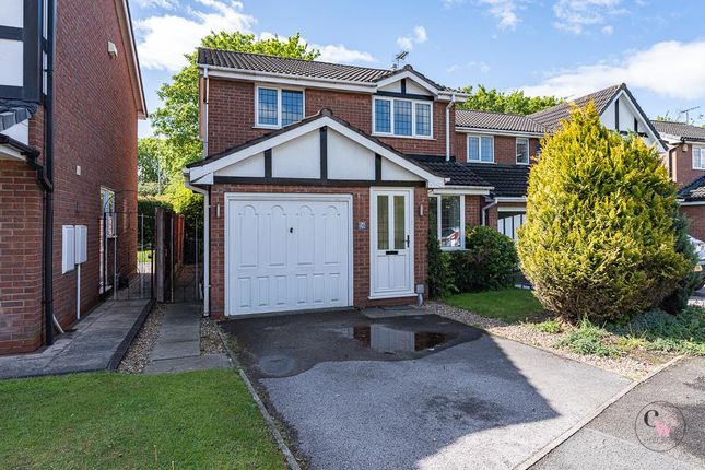 3 bed property, in Tudor Close, £260,000