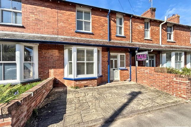 3 bed property, in Parkfield Road, £595,000