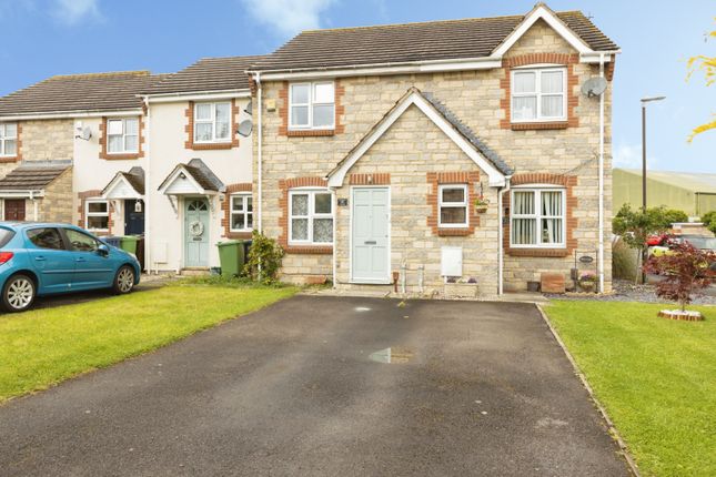 2 bed property, in Grenville Close, £255,000
