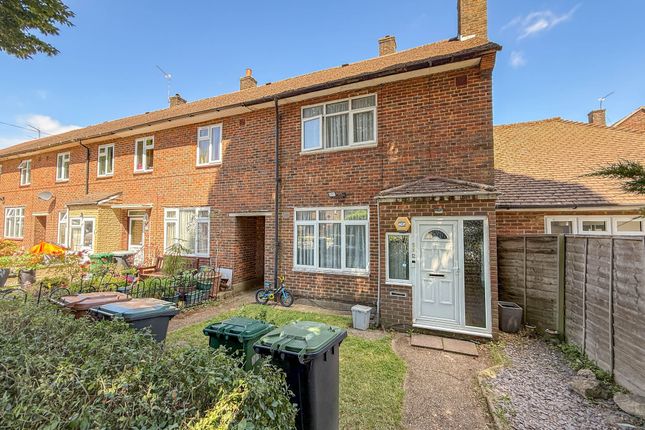2 bed property, in Oxhey Drive, £417,500